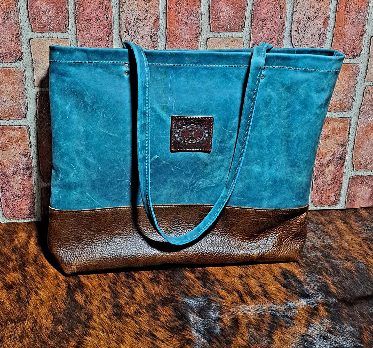 Womans Two-Tone Turquoise Purse